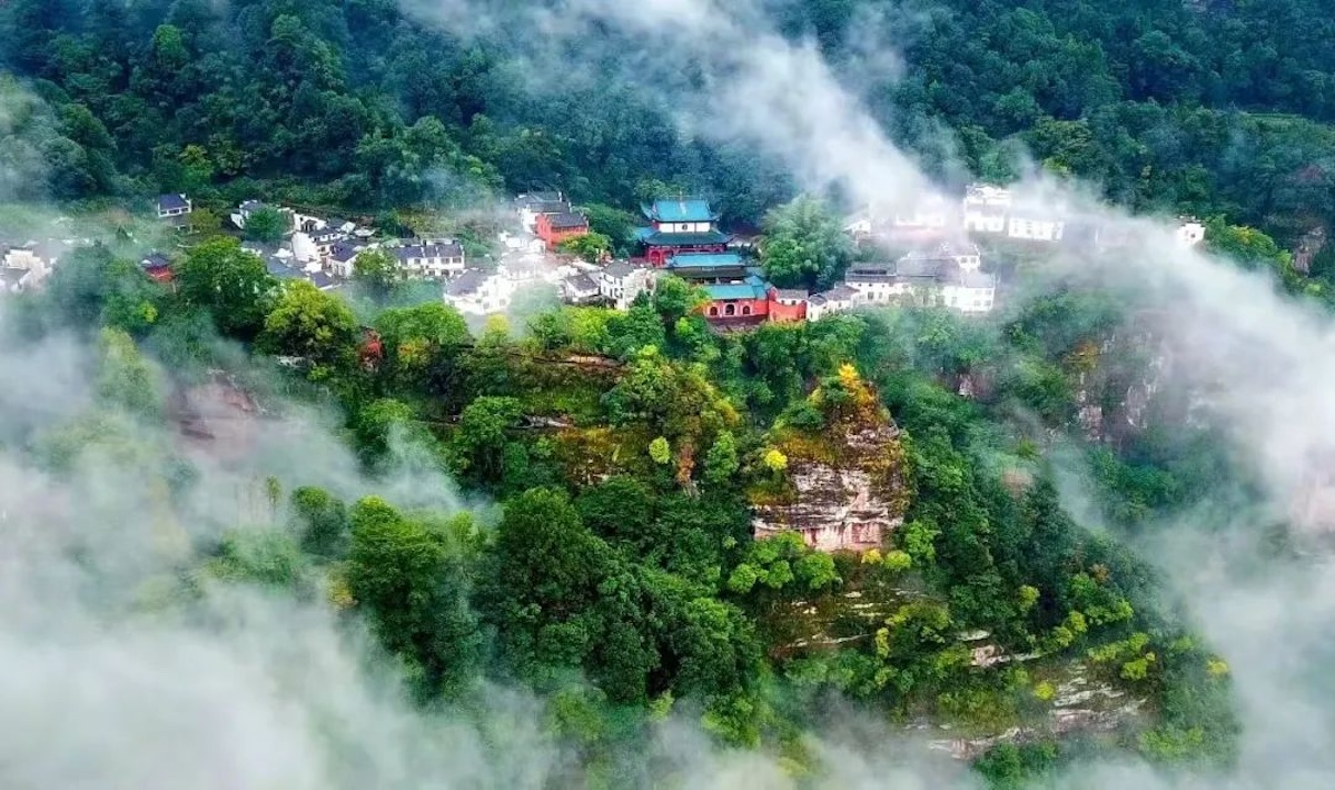 173976029451250417nR.jpg 齐云山.jpg